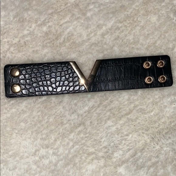 Luxury Croc Faux Leather Fashion V Cuff bracelet - Picture 5 of 10